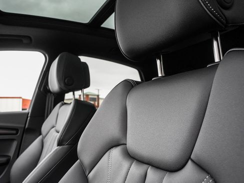 Certified 2025 Audi Q5 2.0T Premium Plus w/ Premium Plus Package image 10