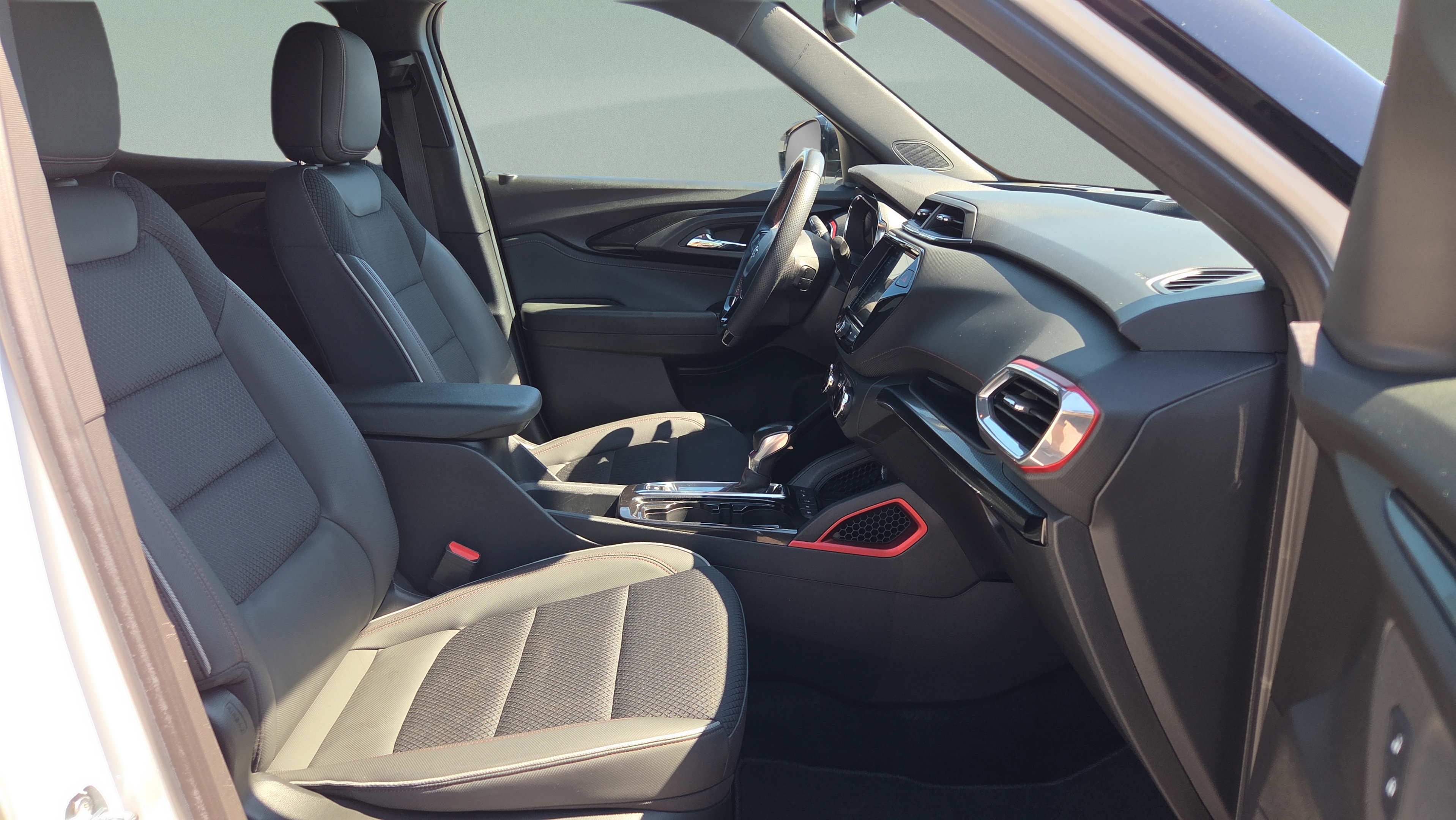 Used 2023 Chevrolet TrailBlazer RS w/ Convenience Package FWD image 16