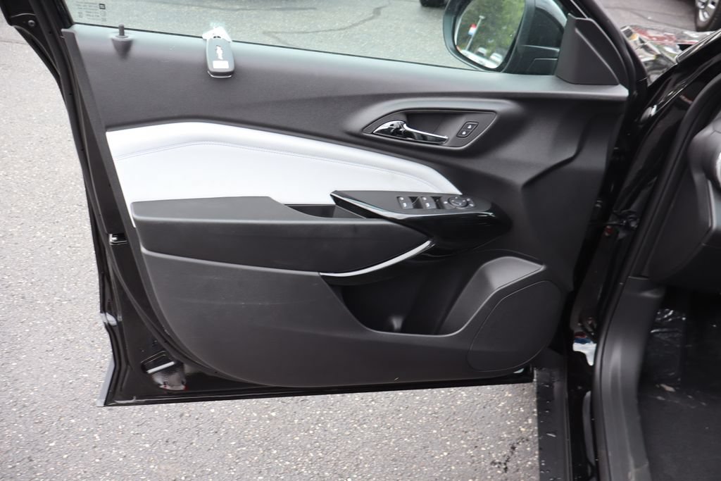 New 2026 Chevrolet Trax LT w/ LT Convenience Package FWD image 4