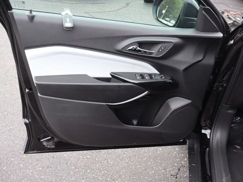 New 2026 Chevrolet Trax LT w/ LT Convenience Package FWD image 4