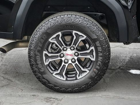 Used 2024 GMC Canyon AT4 w/ Technology Package AWD/4WD image 11