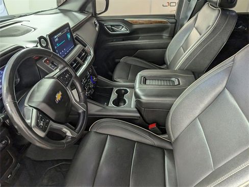 Used 2023 Chevrolet Suburban Premier image 12