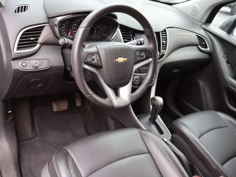 Used 2021 Chevrolet Trax LT w/ Redline Edition AWD/4WD image 5