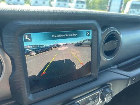 Used 2023 Jeep Gladiator Sport AWD/4WD image 11
