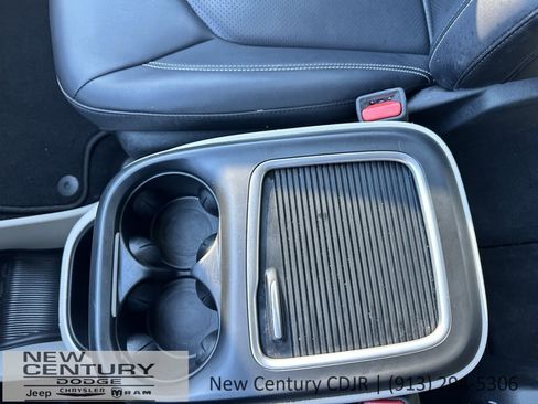 Used 2024 Chrysler Pacifica Touring-L image 21