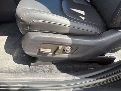 Used 2026 Kia Carnival FWD image 23