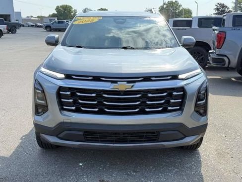 Used 2025 Chevrolet Equinox LT w/ Convenience Package II AWD/4WD image 3