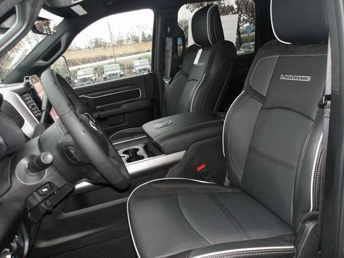 Used 2025 RAM 2500 Laramie image 12