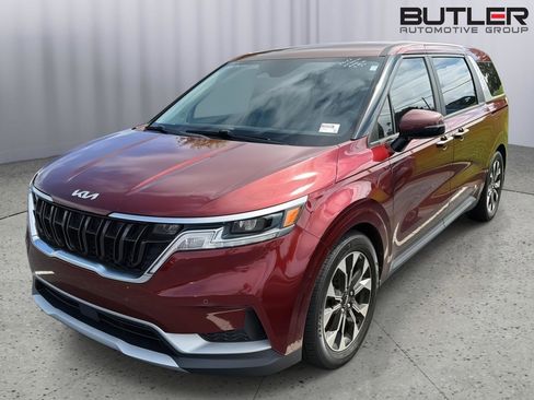 Used 2022 Kia Carnival EX FWD image 2