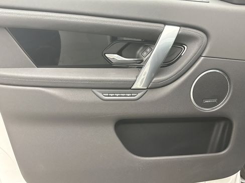 Used 2025 Land Rover Discovery Sport S image 9