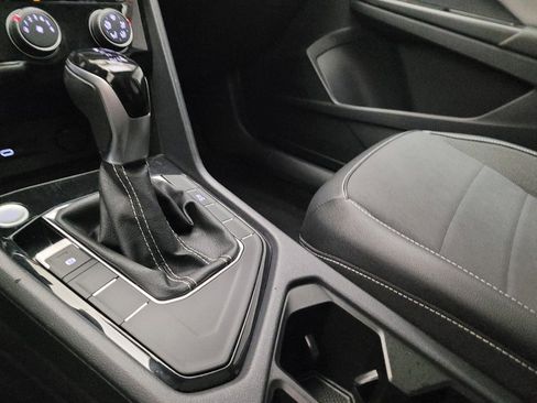 Used 2023 Volkswagen Taos SE w/ Panoramic Sunroof Package FWD image 26