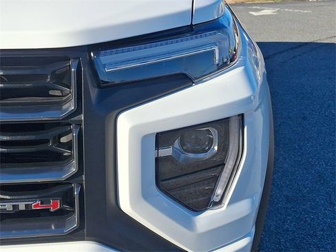 Used 2024 GMC Canyon AT4 w/ AT4 Premium Package image 9