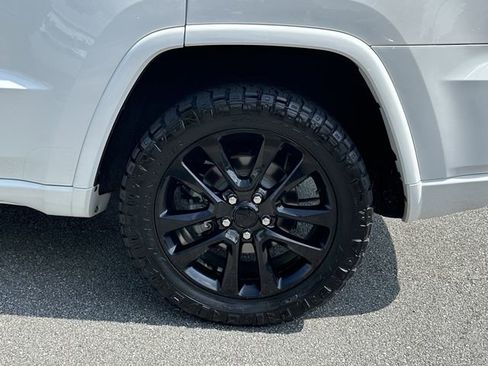 Used 2020 Jeep Grand Cherokee Altitude RWD image 22