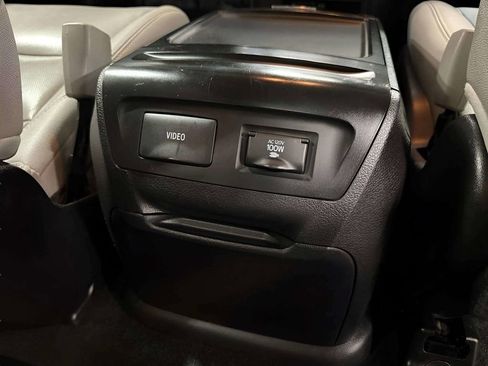 Used 2017 Toyota Sienna Limited AWD/4WD image 17
