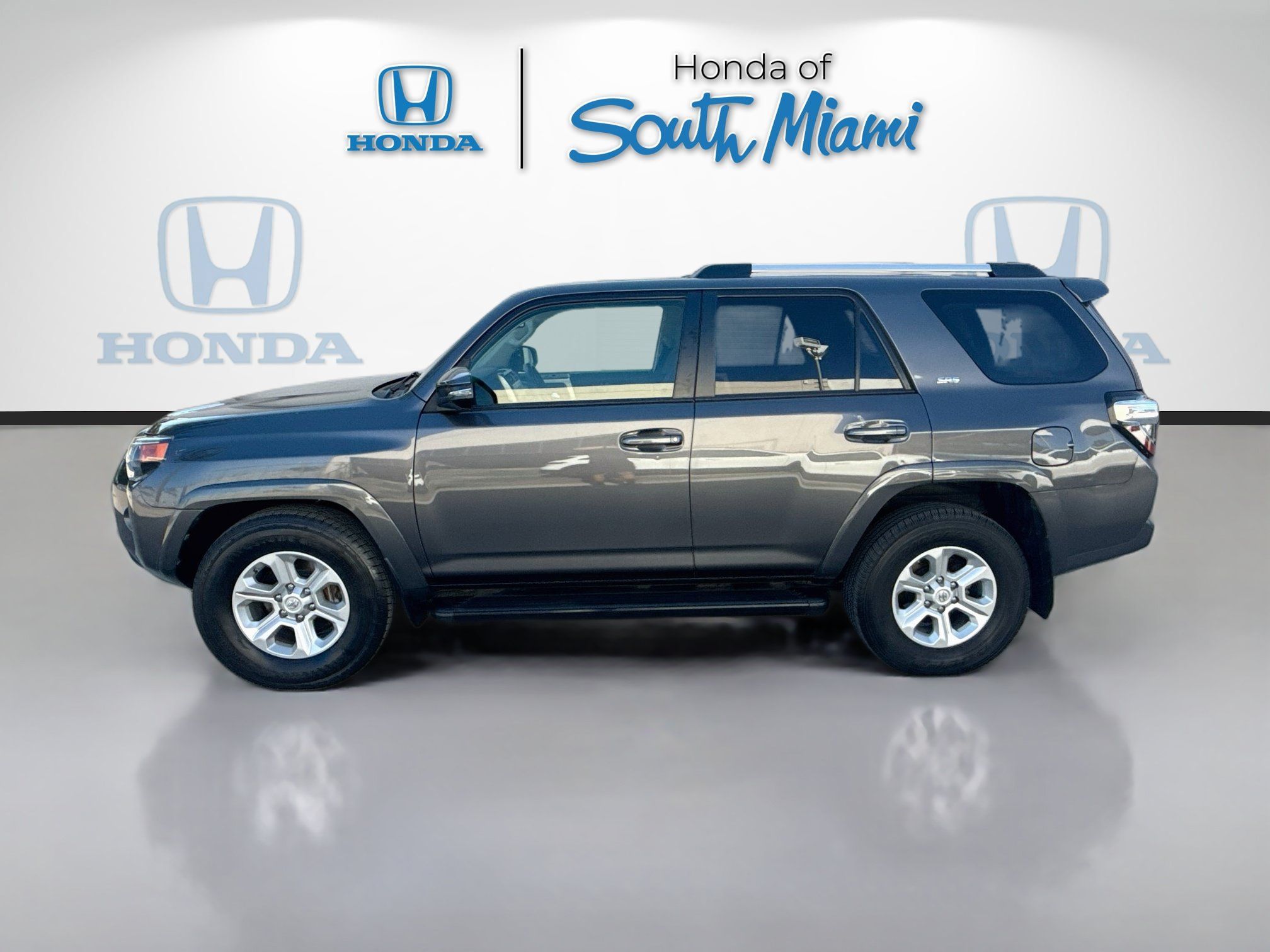 Used 2021 Toyota 4Runner SR5 Premium w/ Moonroof Package RWD image 4