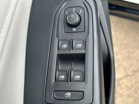 New 2026 Volkswagen Taos SE image 26