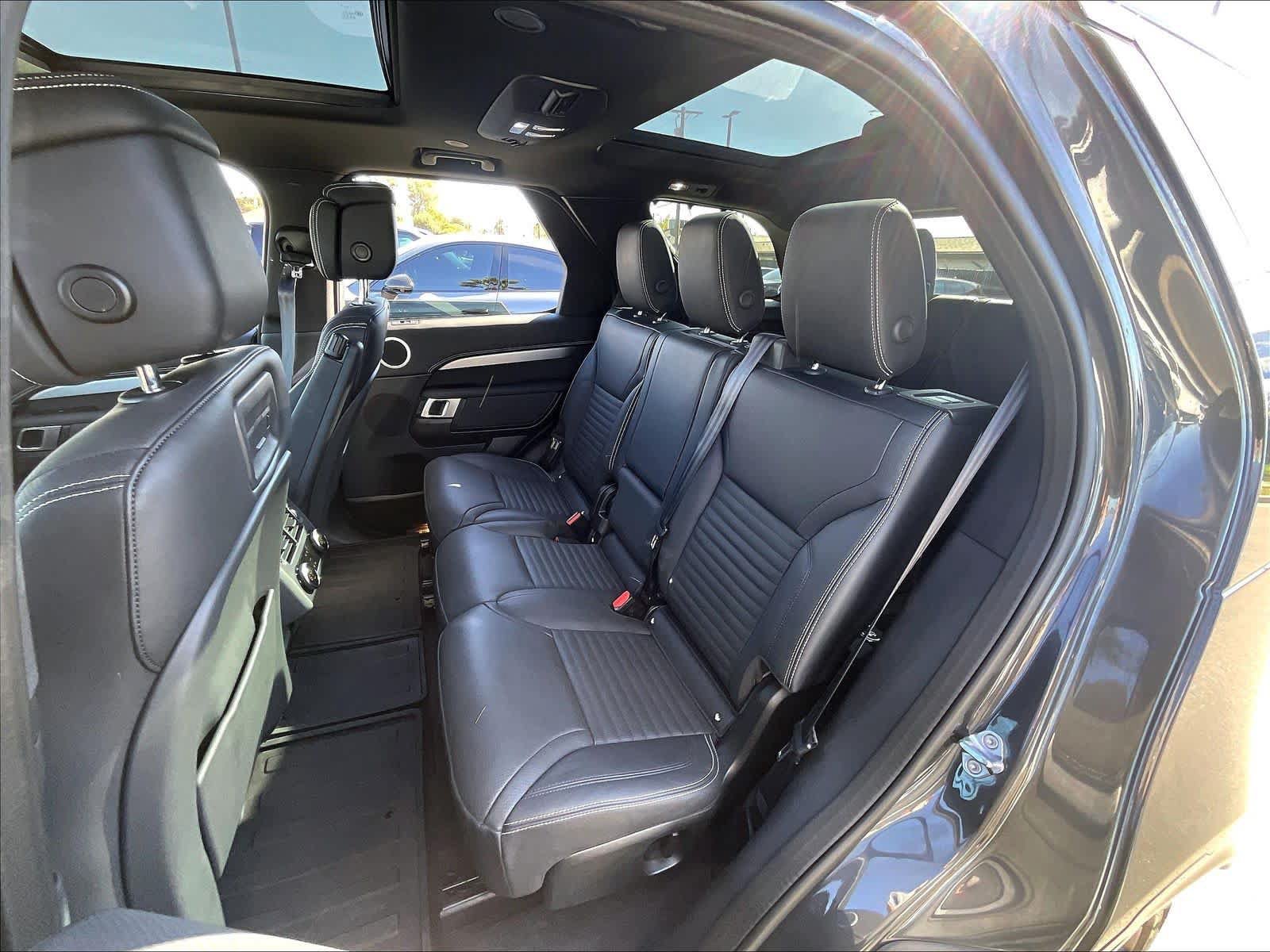 Used 2025 Land Rover Discovery Dynamic SE AWD/4WD image 29
