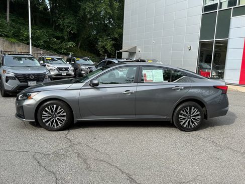 Used 2023 Nissan Altima 2.5 SV AWD/4WD image 3
