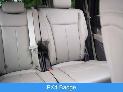 Used 2019 Ford Expedition XLT w/ Equipment Group 202A AWD/4WD image 17