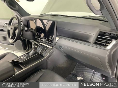 Used 2025 Lexus GX 550 w/ Accessory Package (2T) AWD/4WD image 37