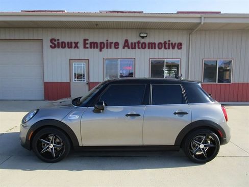 Used 2019 MINI Cooper S w/ Premium Package image 2