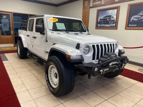 Used 2021 Jeep Gladiator Sport image 7