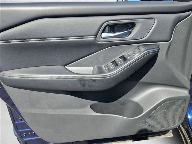 Used 2026 Nissan Rogue SL FWD image 11