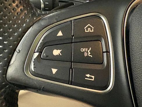 Used 2017 Mercedes-Benz GLC 300 4MATIC image 32