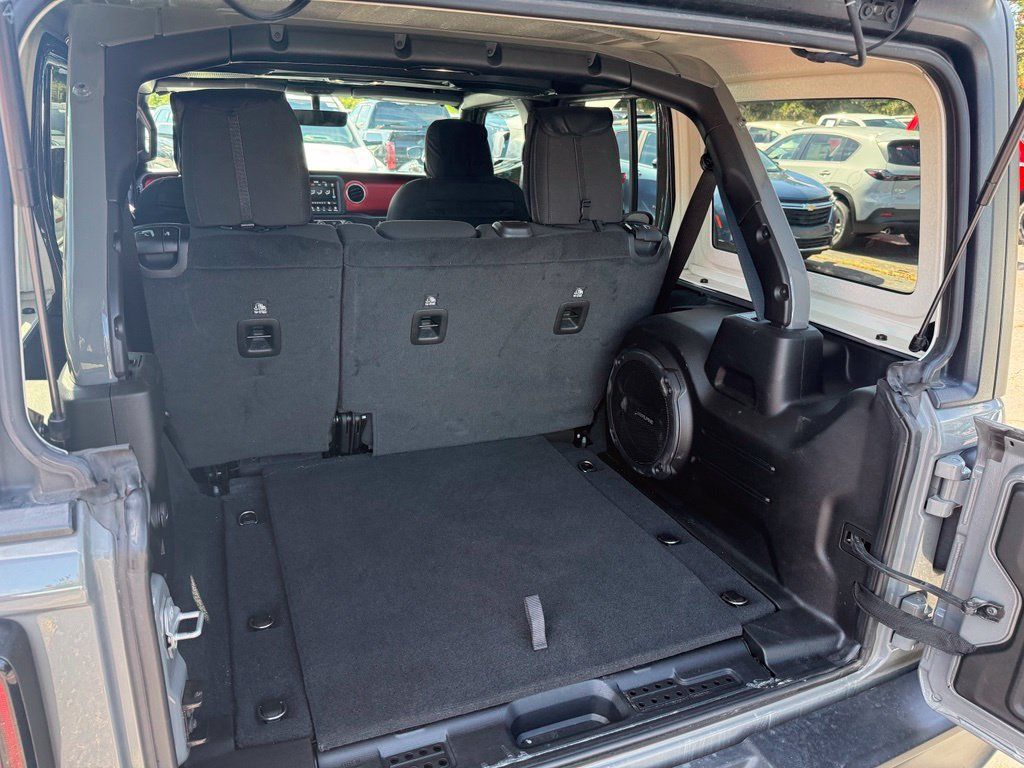 Used 2022 Jeep Wrangler Unlimited Rubicon AWD/4WD image 5