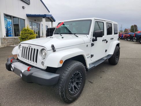 Used 2017 Jeep Wrangler Unlimited Sahara w/ Max Tow Package image 4