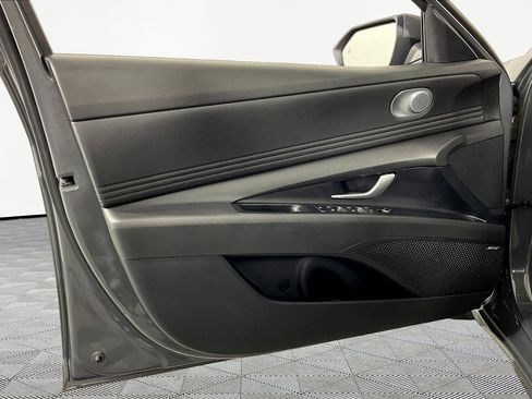 Used 2024 Hyundai Elantra Limited FWD image 19