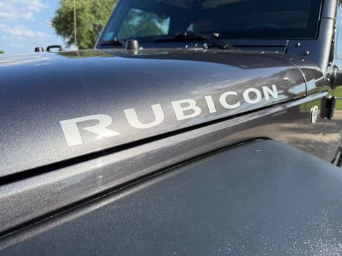 Used 2018 Jeep Wrangler Unlimited Rubicon w/ Connectivity Group AWD/4WD image 10