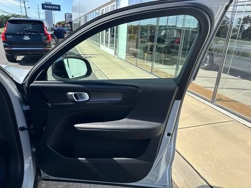 Used 2020 Volvo XC40 T5 R-Design w/ Protection Package AWD/4WD image 14