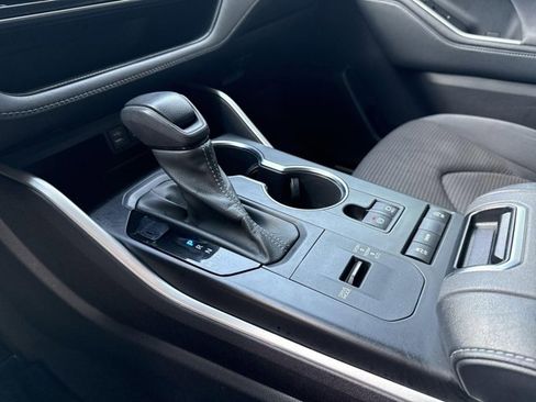 Used 2022 Toyota Highlander L image 19