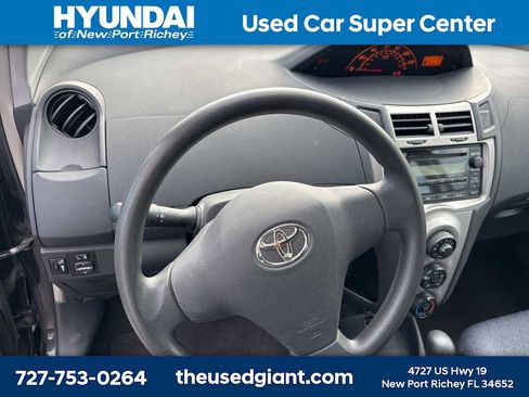 Used 2009 Toyota Yaris 4-Door Hatchback image 10