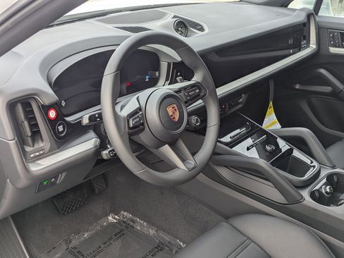 New 2026 Porsche Cayenne Coupe image 4