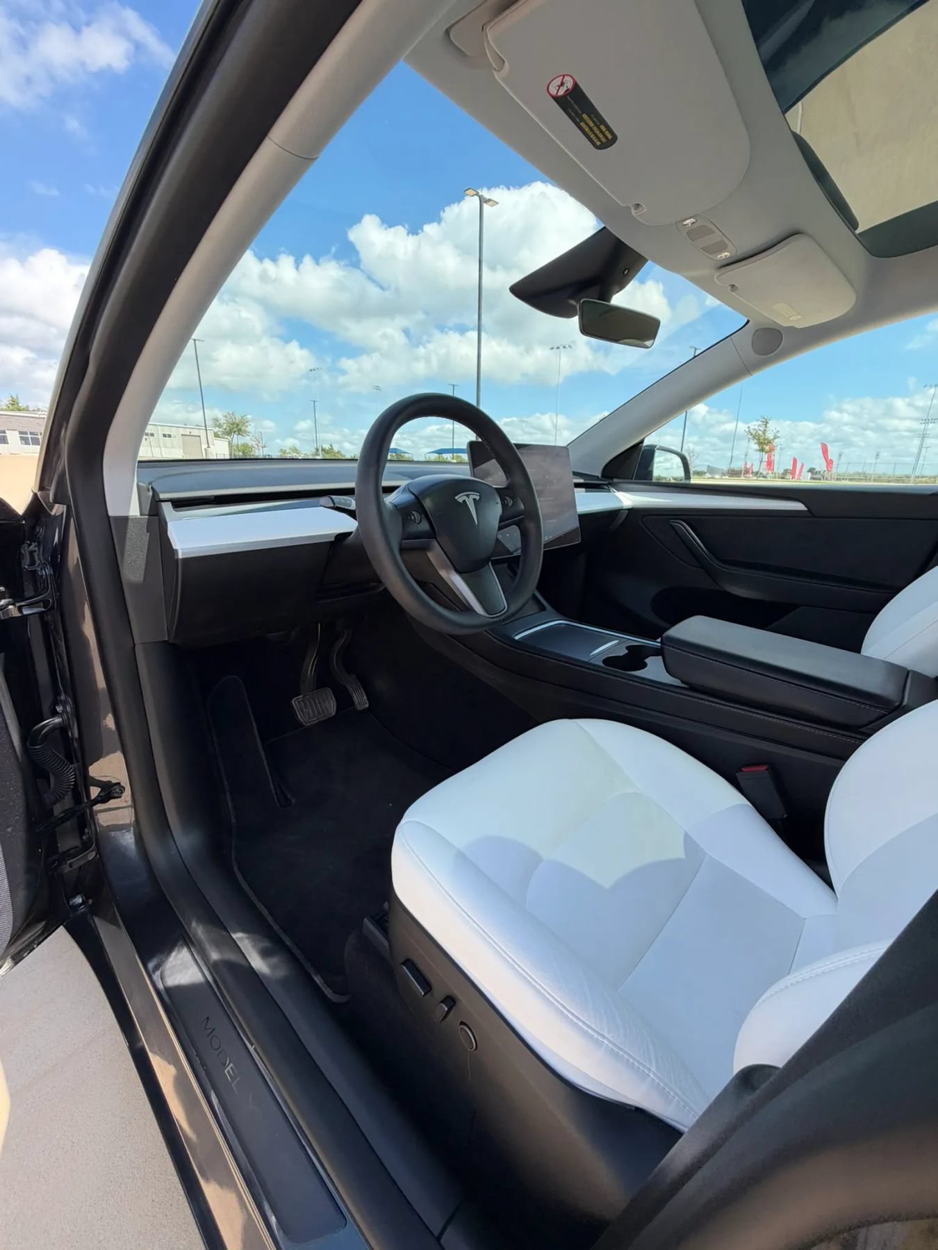 Used 2024 Tesla Model Y Long Range AWD/4WD image 15