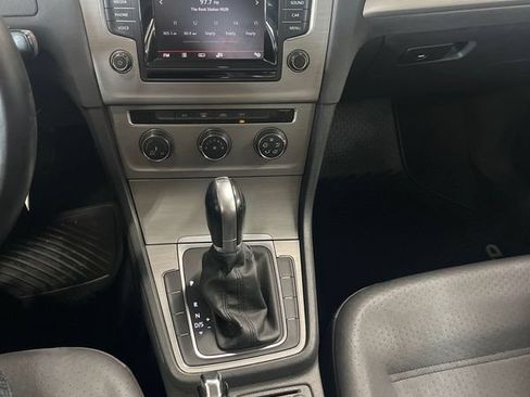 Used 2015 Volkswagen Golf TDI S FWD image 37