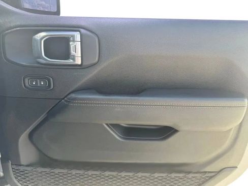 Used 2020 Jeep Wrangler Unlimited Sahara AWD/4WD image 15