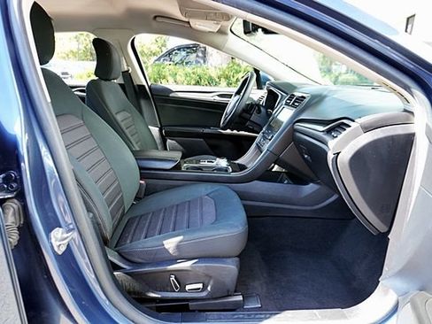 Used 2019 Ford Fusion SE FWD image 16