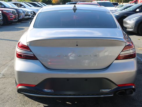 Used 2022 Genesis G70 2.0T image 8