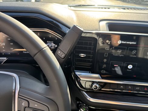 New 2026 GMC Sierra 1500 SLT image 23