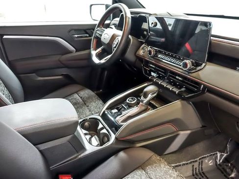 Used 2026 Chevrolet Colorado Z71 AWD/4WD image 31