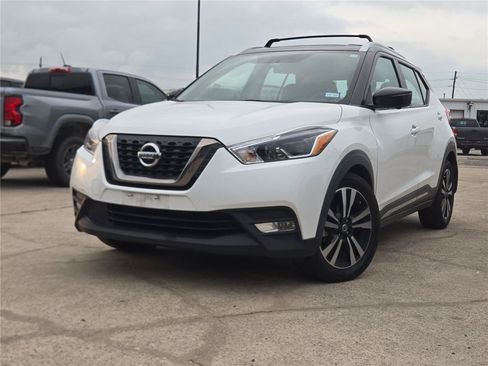 Used 2018 Nissan Kicks SR w/ Premium Package FWD image 1