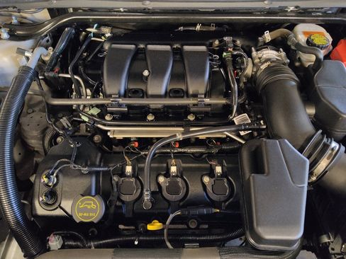 Used 2018 Ford Taurus SE FWD image 30