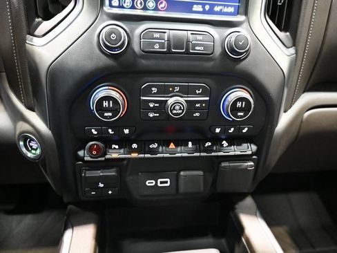 Used 2019 Chevrolet Silverado 1500 LTZ image 20