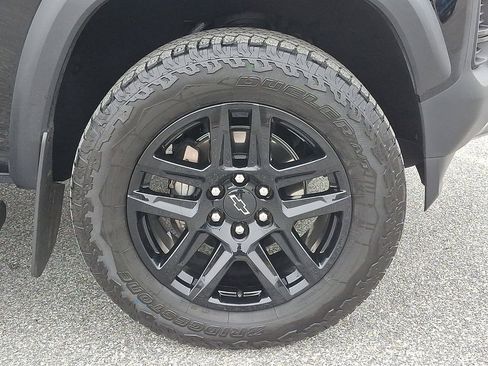 Used 2024 Chevrolet Colorado Trail Boss w/ Technology Package image 12