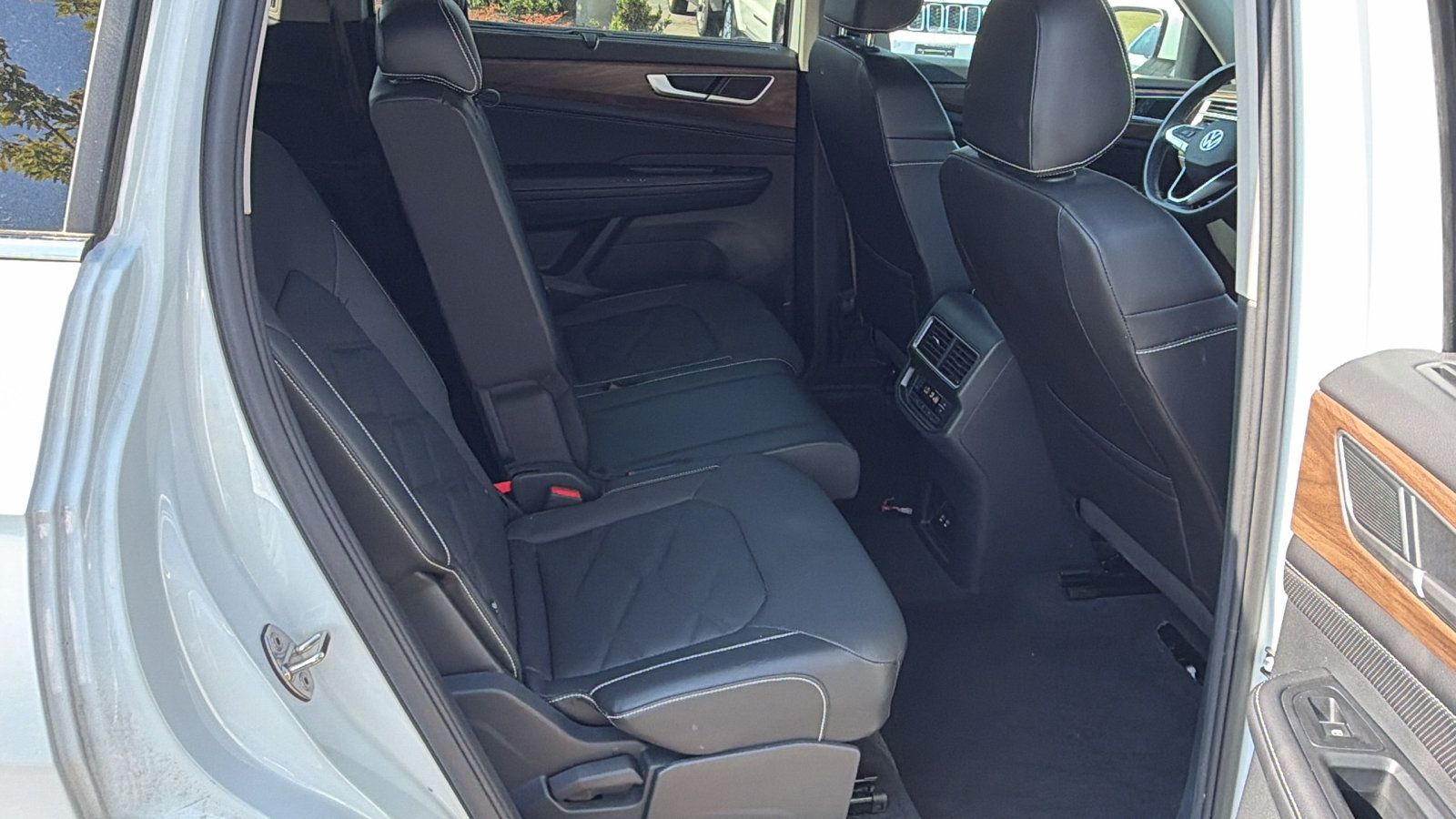 Used 2025 Volkswagen Atlas SE FWD image 21