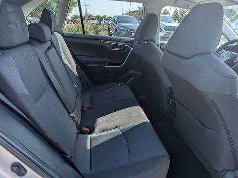 Used 2025 Toyota RAV4 XLE FWD image 29
