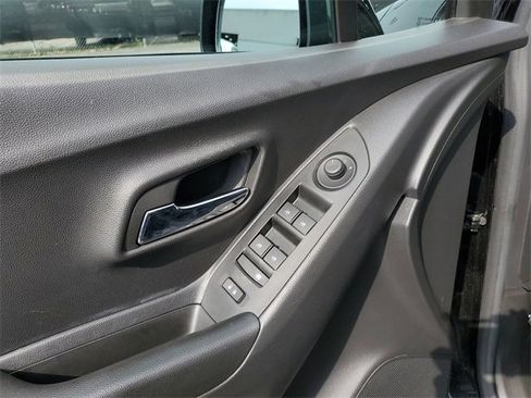 Certified 2022 Chevrolet Trax LS w/ Tint and Cruise Package image 22
